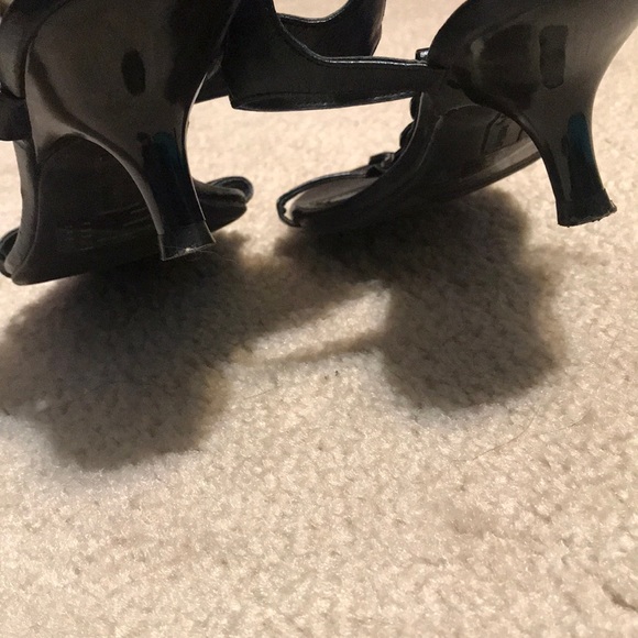 Low Black heels Brand new - Picture 2 of 3